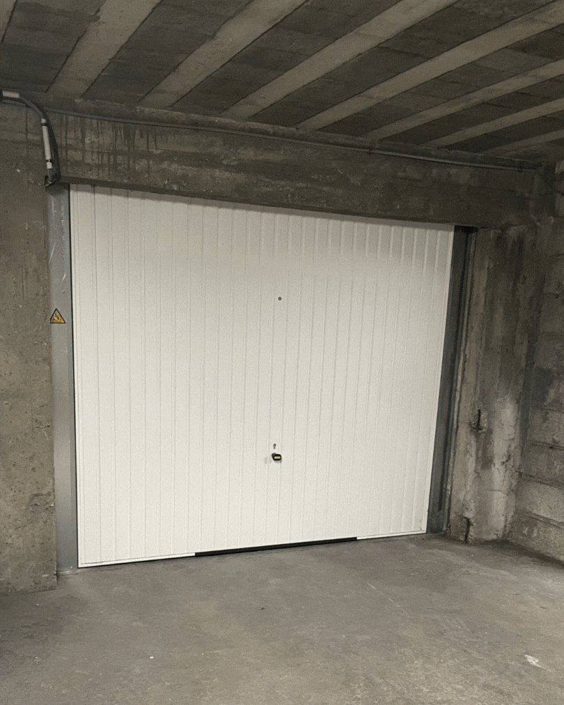 Projet Giboire Rennes : Un ancien garage voiture transformé en local mobilités douces optimisé 1 GIF avant/après