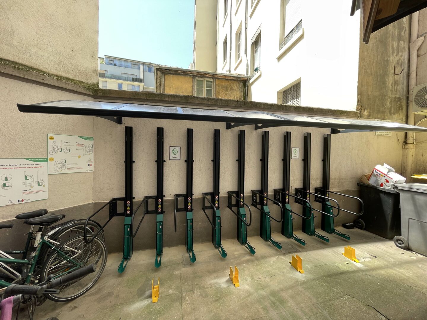Copropriété & Alvéole+ : Un espace vélos sécurisé dans une cour exigüe 2 Copropriété